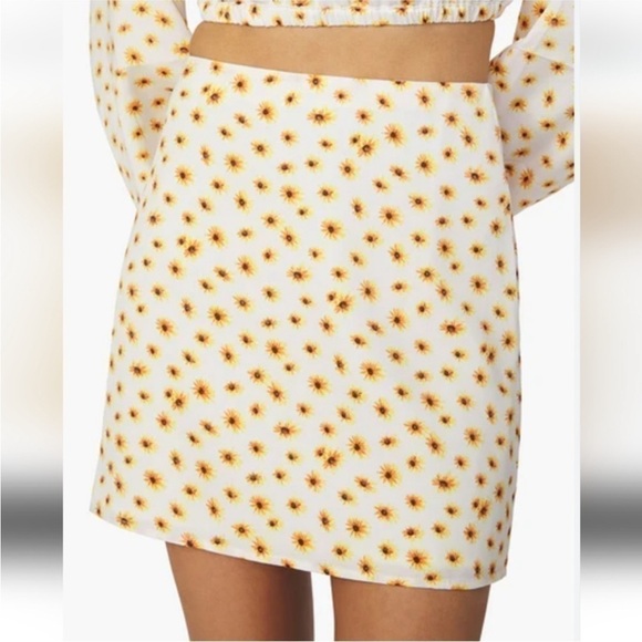 NWT WeWoreWhat mini slip skirt in daisy print women XS - Picture 1 of 11